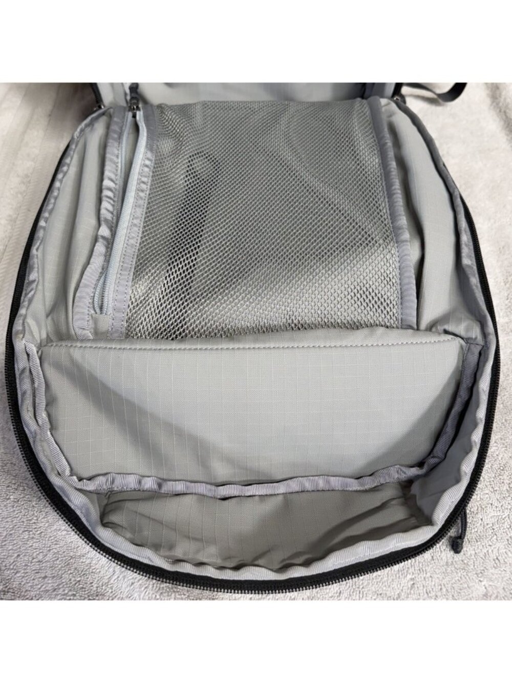 YETI Crossroads 23 Backpack Black 23L Laptop Travel Carry-On Hiking Bag - Picture 6 of 10